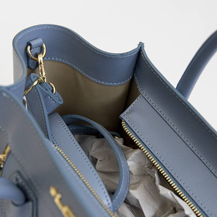 Laura Di Maggio ALIA – Borsa a trapezio in pelle saffiano avio Consegna Veloce