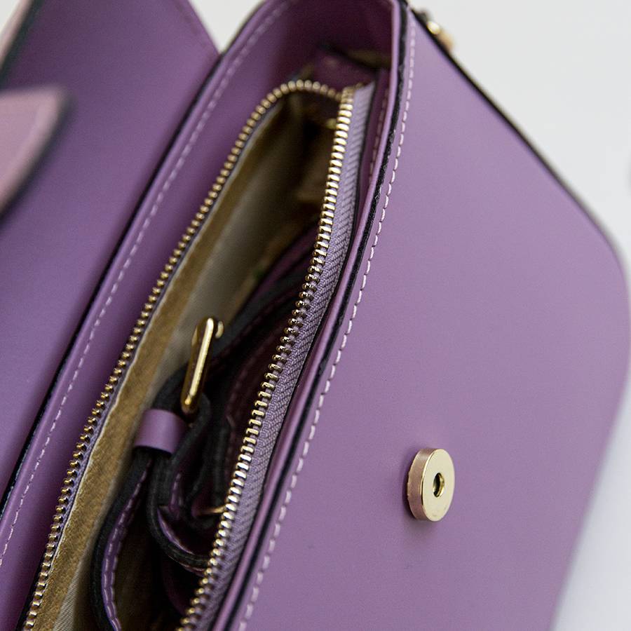 Laura Di Maggio DEA – Postina in pelle elegant lilla Convenienza