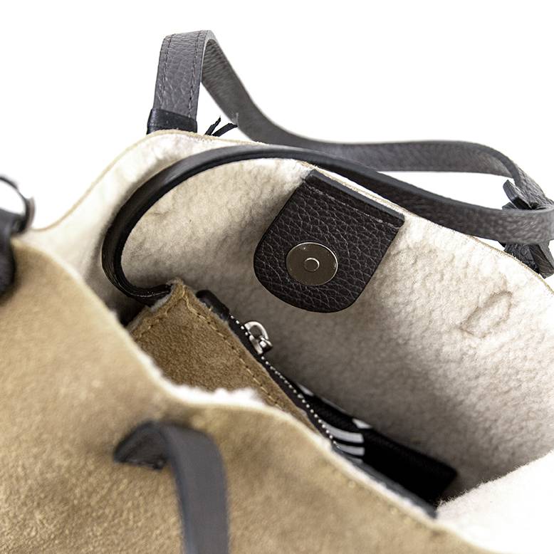 Laura Di Maggio TRUDI – borsa in camoscio ed eco montone taupe Offerta migliore