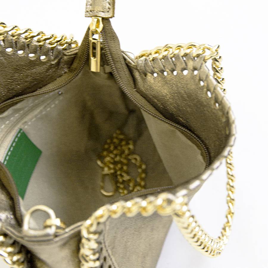Laura Di Maggio LUMI – Borsa con catene in pelle laminata platino 2025