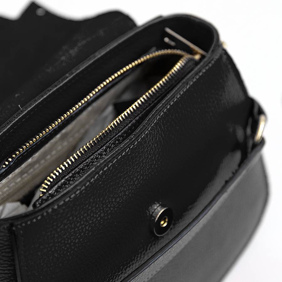 Laura Di Maggio SALLY – Postina con patta in pelle nera Vendita