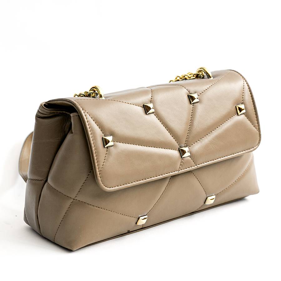 Laura Di Maggio MUSA – borsa in pelle nappa trapuntata con borchie taupe In Saldo