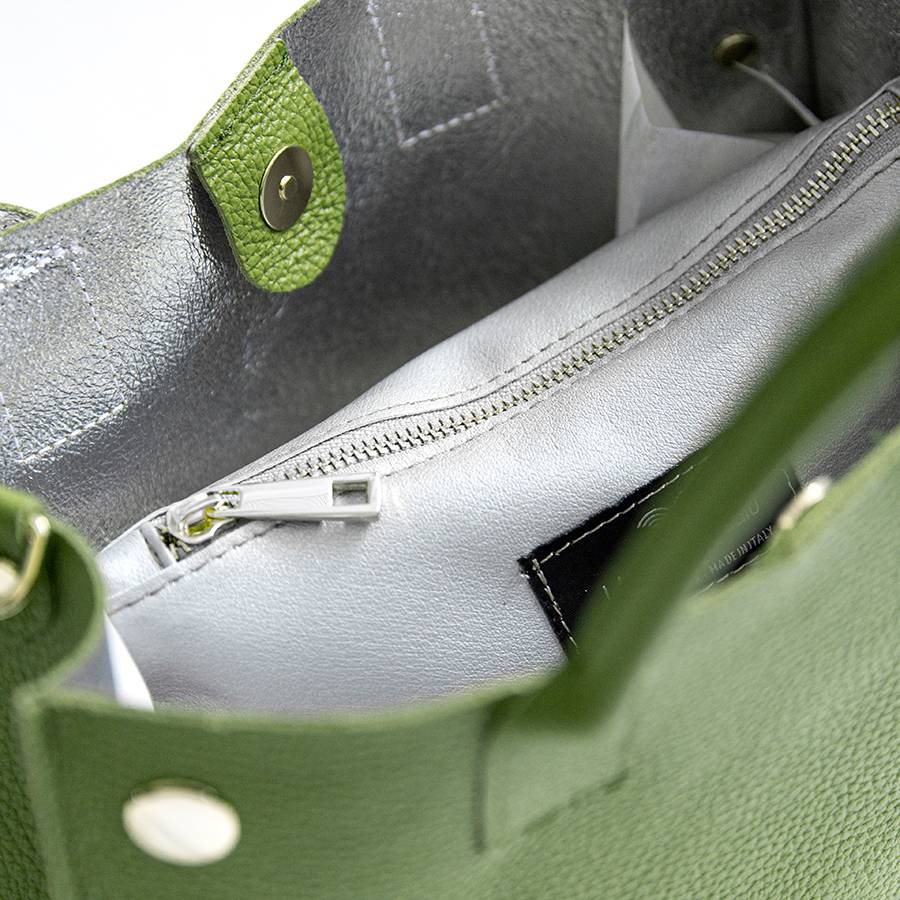 Laura Di Maggio SAM – Shopping con borchie in pelle verde aloe Pezzi Unici
