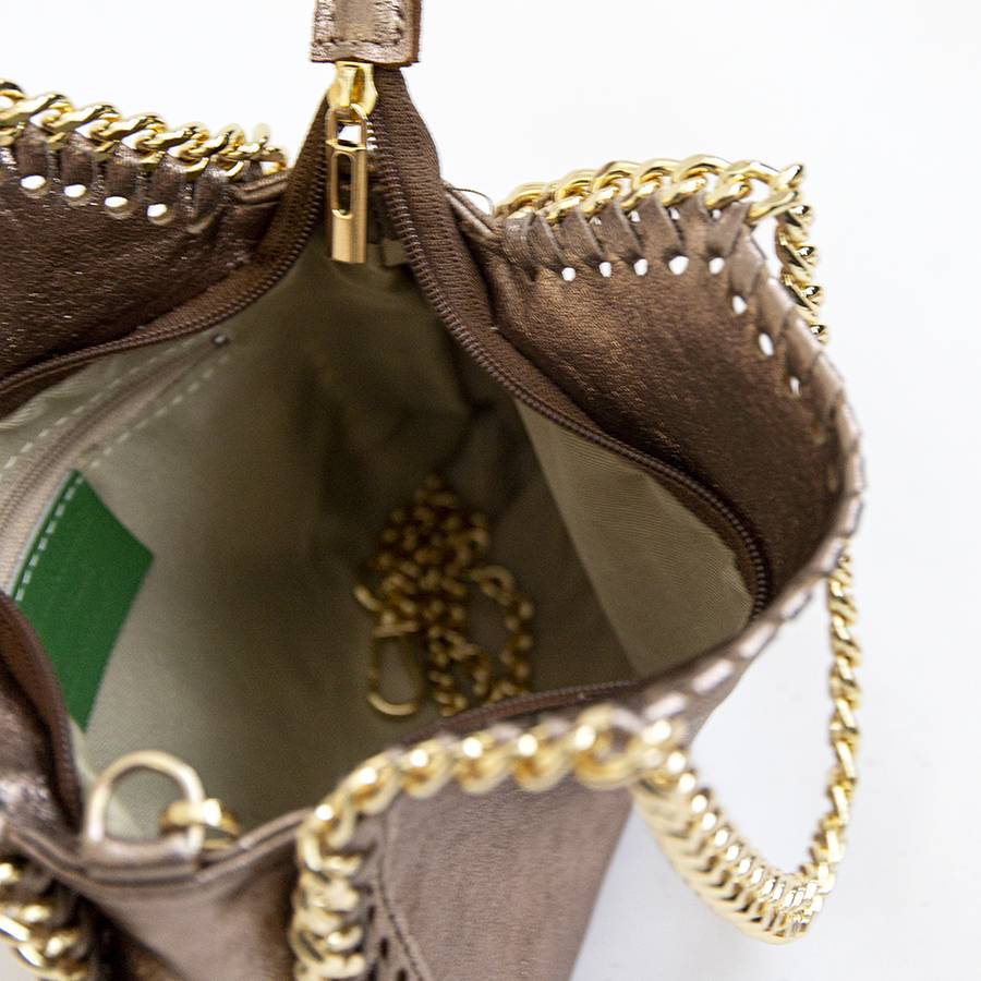 Laura Di Maggio LUMI – Borsa con catene in pelle laminata bronzo Promozione temporanea