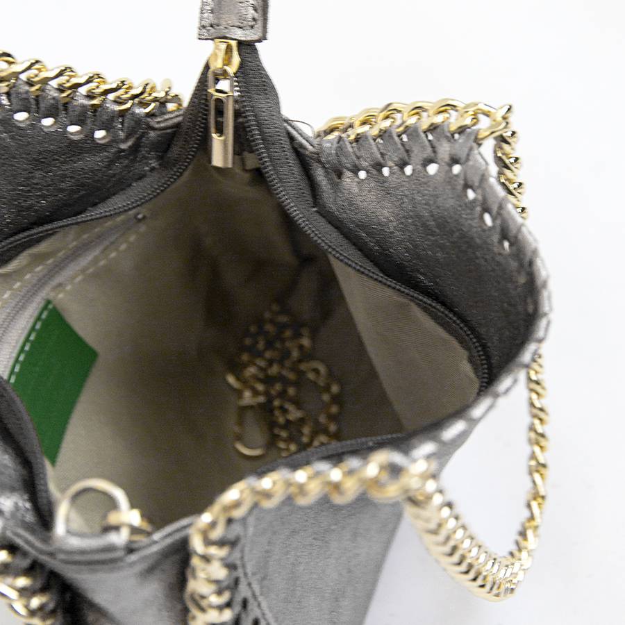 Laura Di Maggio LUMI – Borsa con catene in pelle laminata argento Fino al 65% di sconto