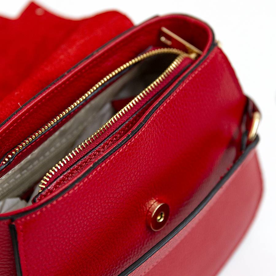 Laura Di Maggio SALLY – Postina con patta in pelle rossa Offerta speciale della fabbrica
