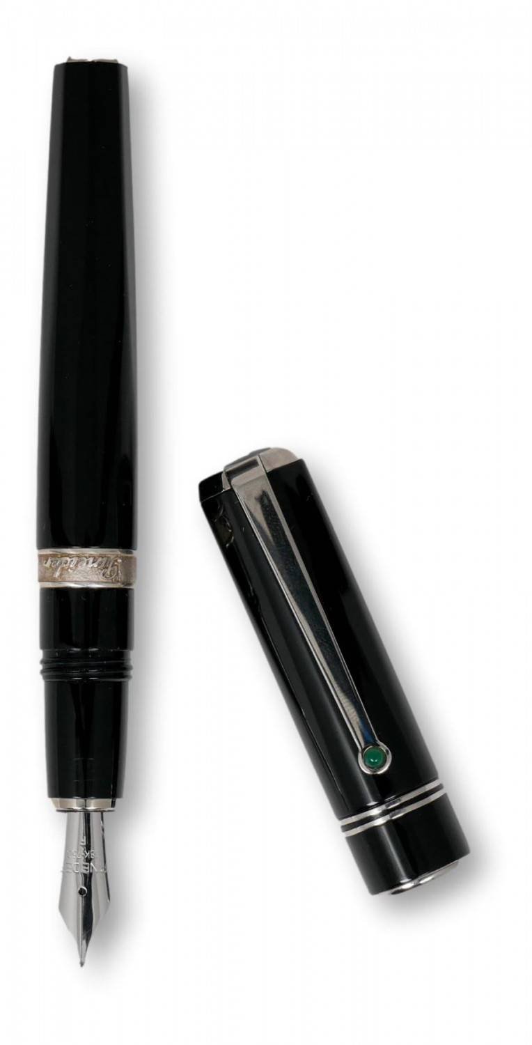 Pineider Penna stilografica collezione 1949 con dettagli in argento e logo Pineider Moda