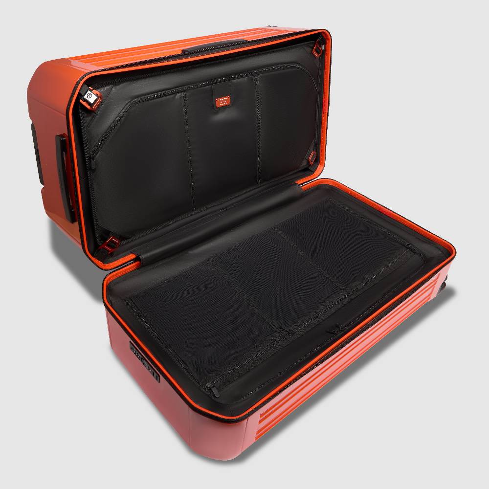Piquadro Hardside spinner in trunk shape Convenienza