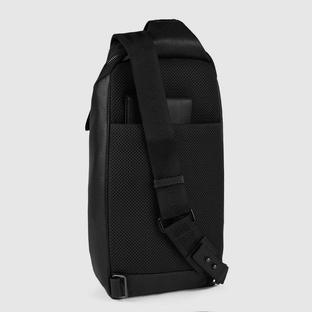 Piquadro Monosling bag with RFID anti-fraud protection In Vendita