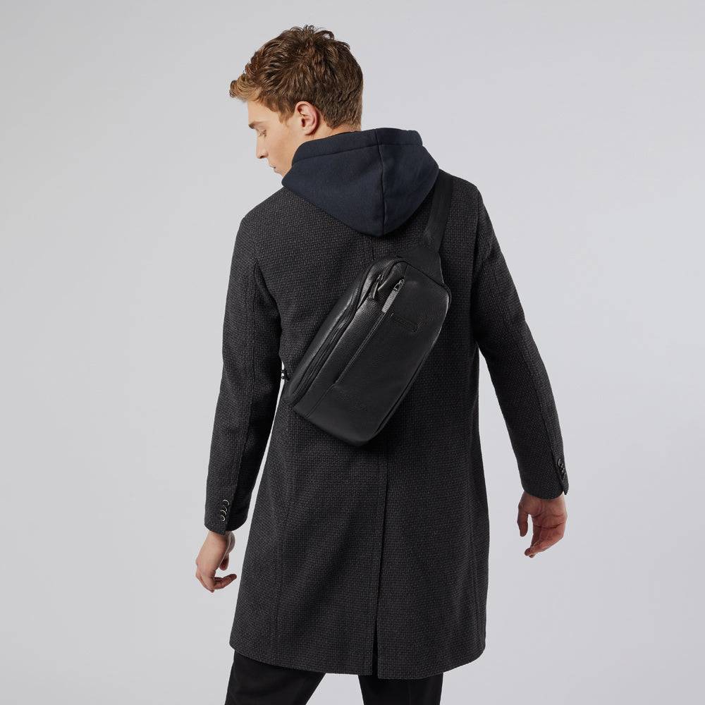 Piquadro Monosling bag with RFID anti-fraud protection In Vendita