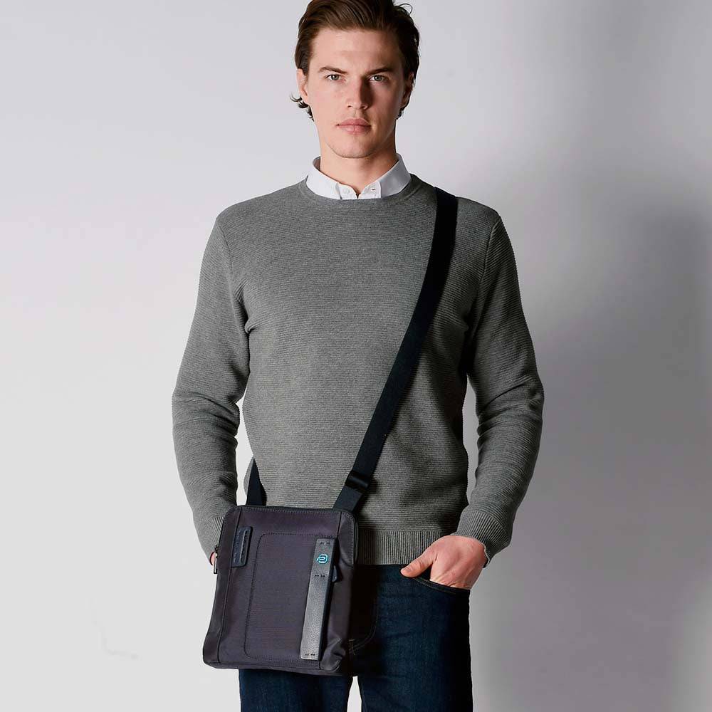 Piquadro Organised pocket cross-body bag for IPad®Air Saldi Di Fabbrica