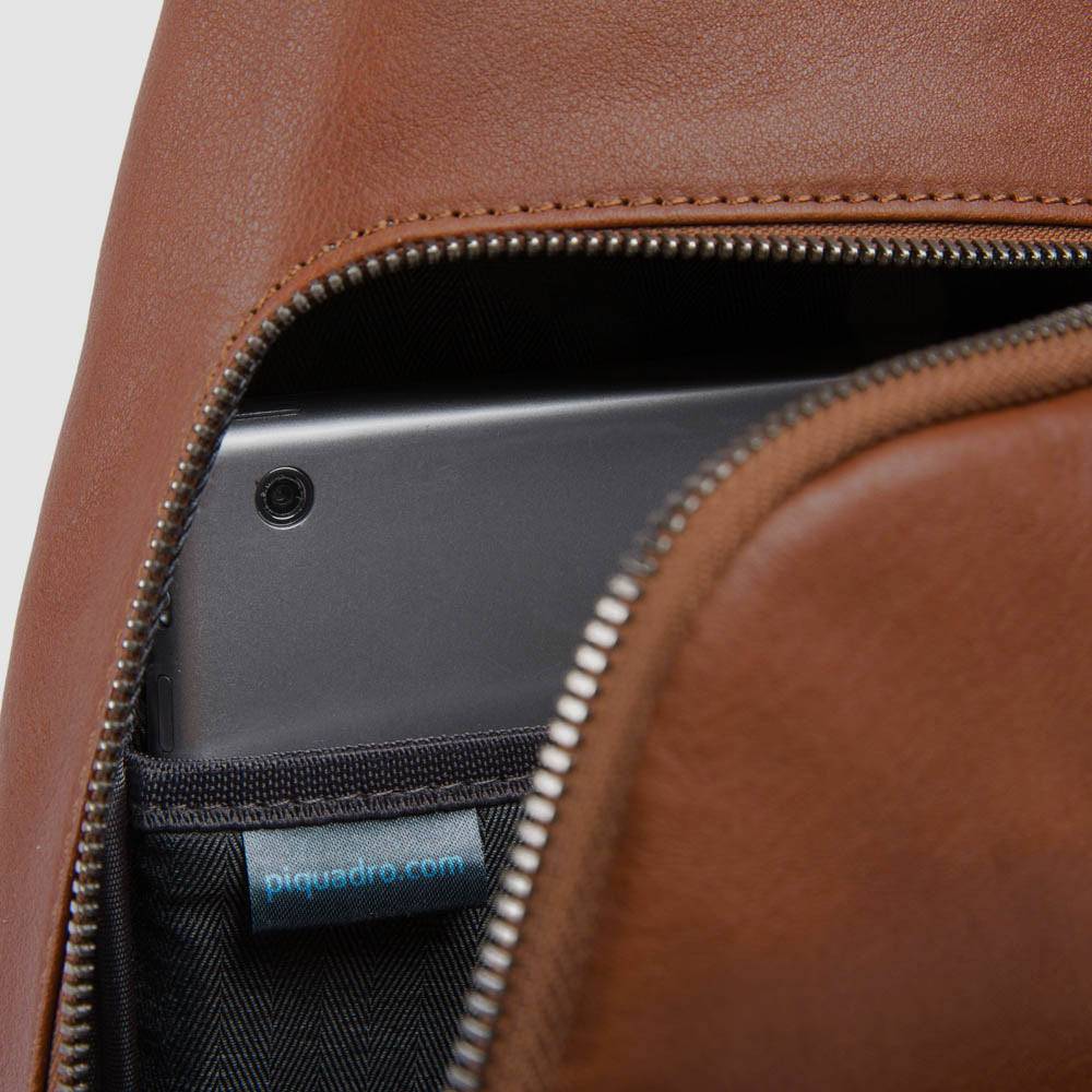 Piquadro Mono sling bag with iPad® compartment In Saldo