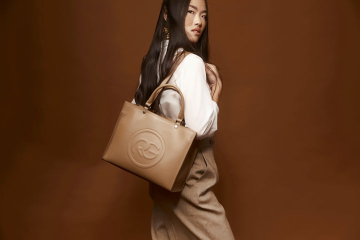 Roberta Gandolfi Roberta Pelle medium Borsa a mano in pelle con doppi spallacci per essere portata a spalla e tramezza Vendita Economica