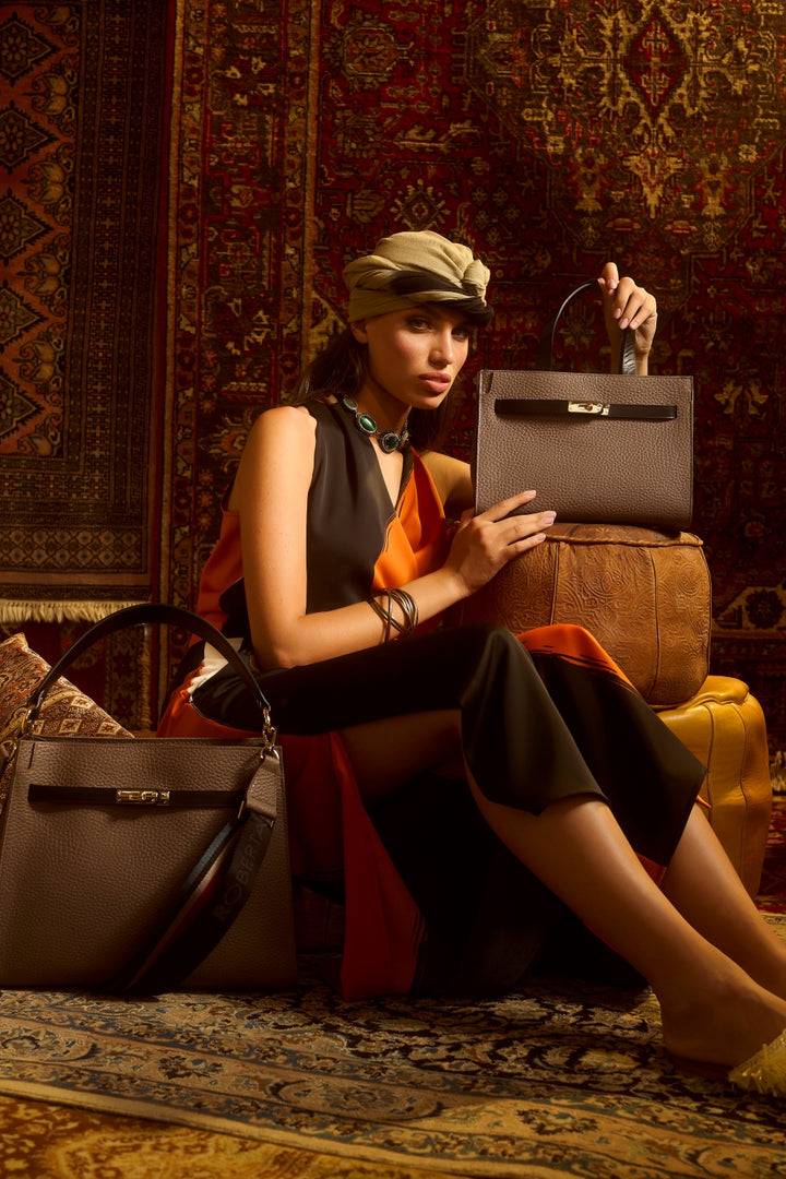 Roberta Gandolfi Frida Satchel in pelle martellata con tracolla logata in tessuto regolabile Saldi Di Fabbrica