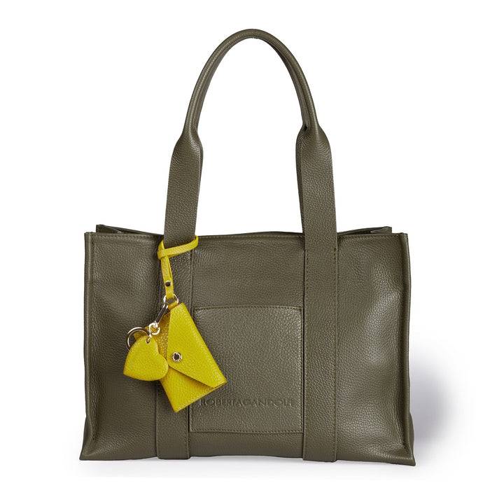 Roberta Gandolfi Tessa shopping in pelle con charms colorato e pratica tasca esterna Italy