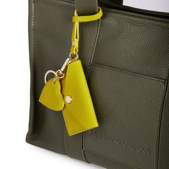 Roberta Gandolfi Tessa shopping in pelle con charms colorato e pratica tasca esterna Italy