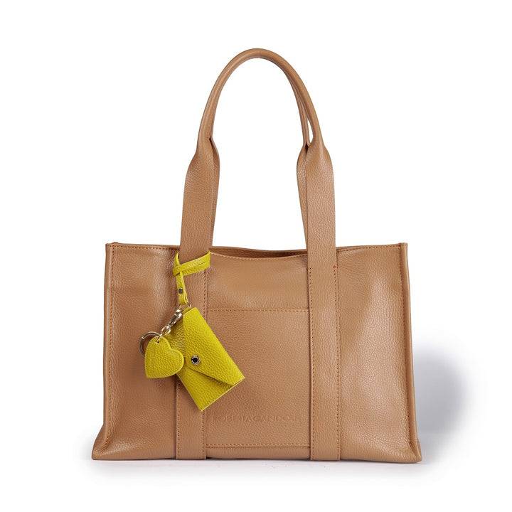 Roberta Gandolfi Tessa shopping in pelle con charms colorato e pratica tasca esterna Italia