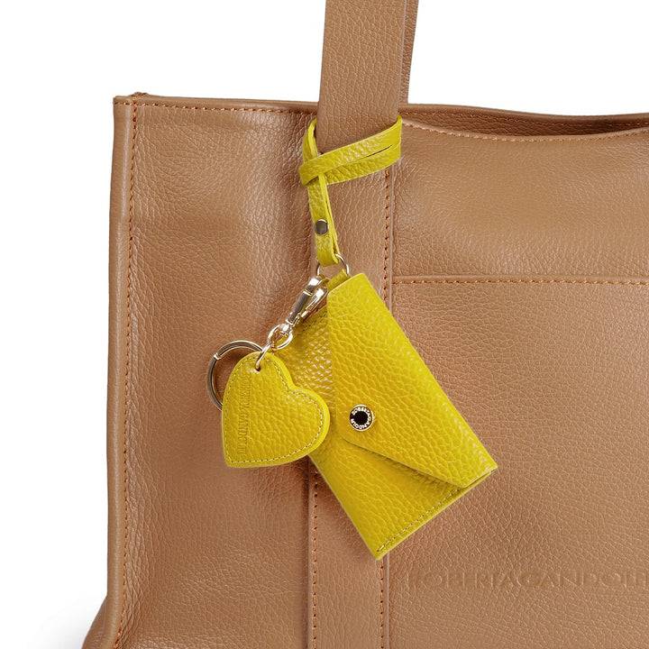 Roberta Gandolfi Tessa shopping in pelle con charms colorato e pratica tasca esterna Italia
