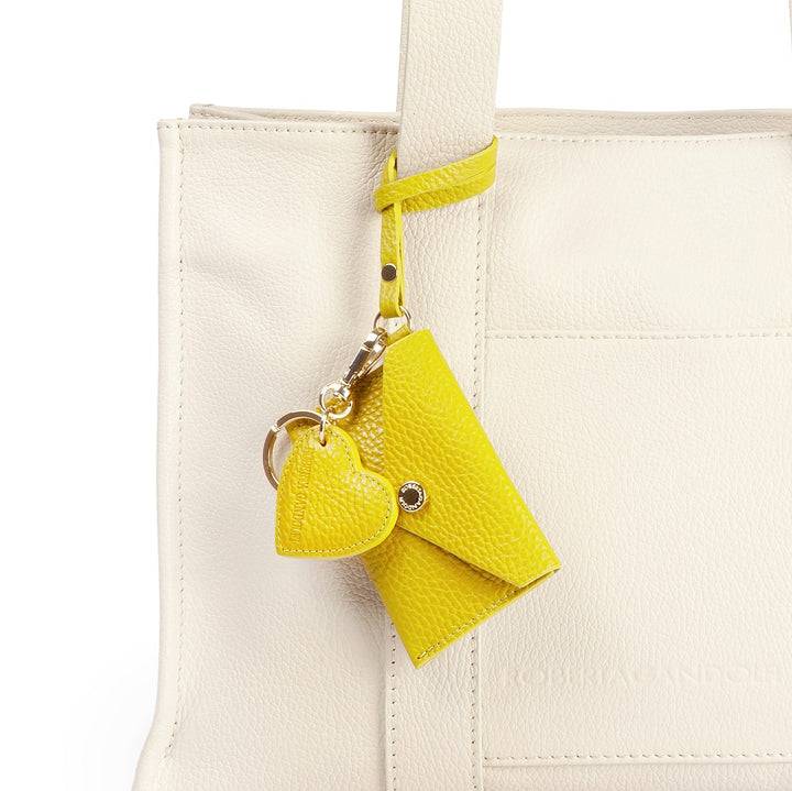 Roberta Gandolfi Tessa shopping in pelle con charms colorato e pratica tasca esterna 2025