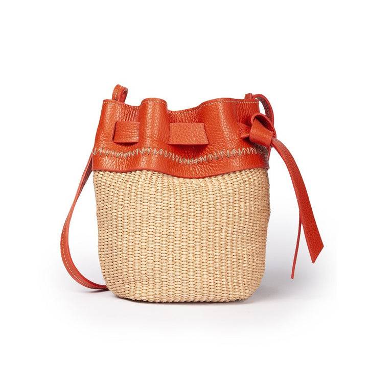 Roberta Gandolfi Ambra mini bucket in rafia e pelle martellata