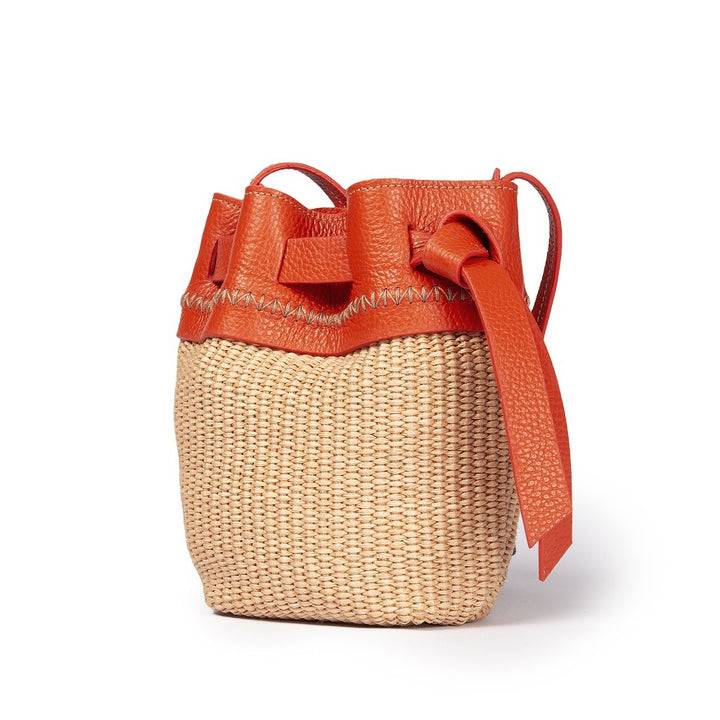 Roberta Gandolfi Ambra mini bucket in rafia e pelle martellata Offerta