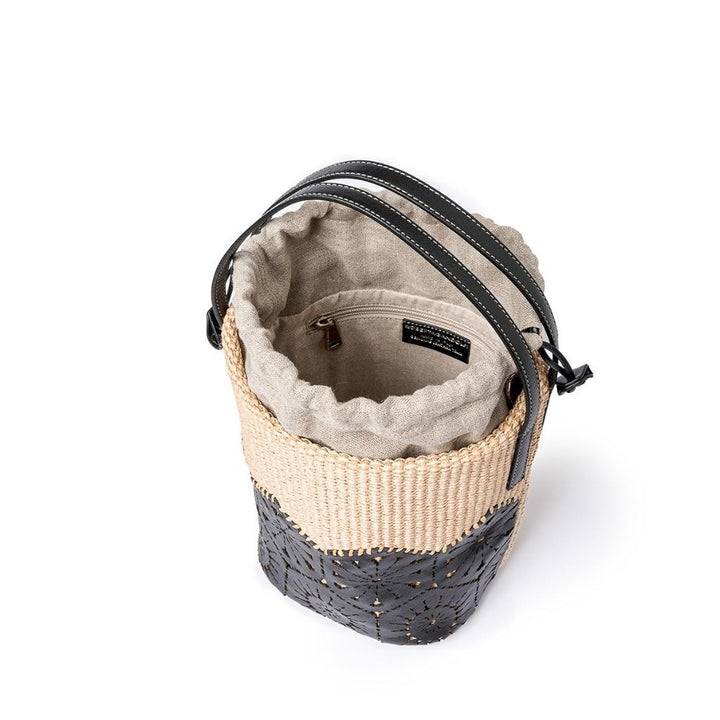 Roberta Gandolfi Giulia Bucket in rafia e pelle il pannello tagliato al laser è interamente cucito a mano con tracolla staccabile In Linea
