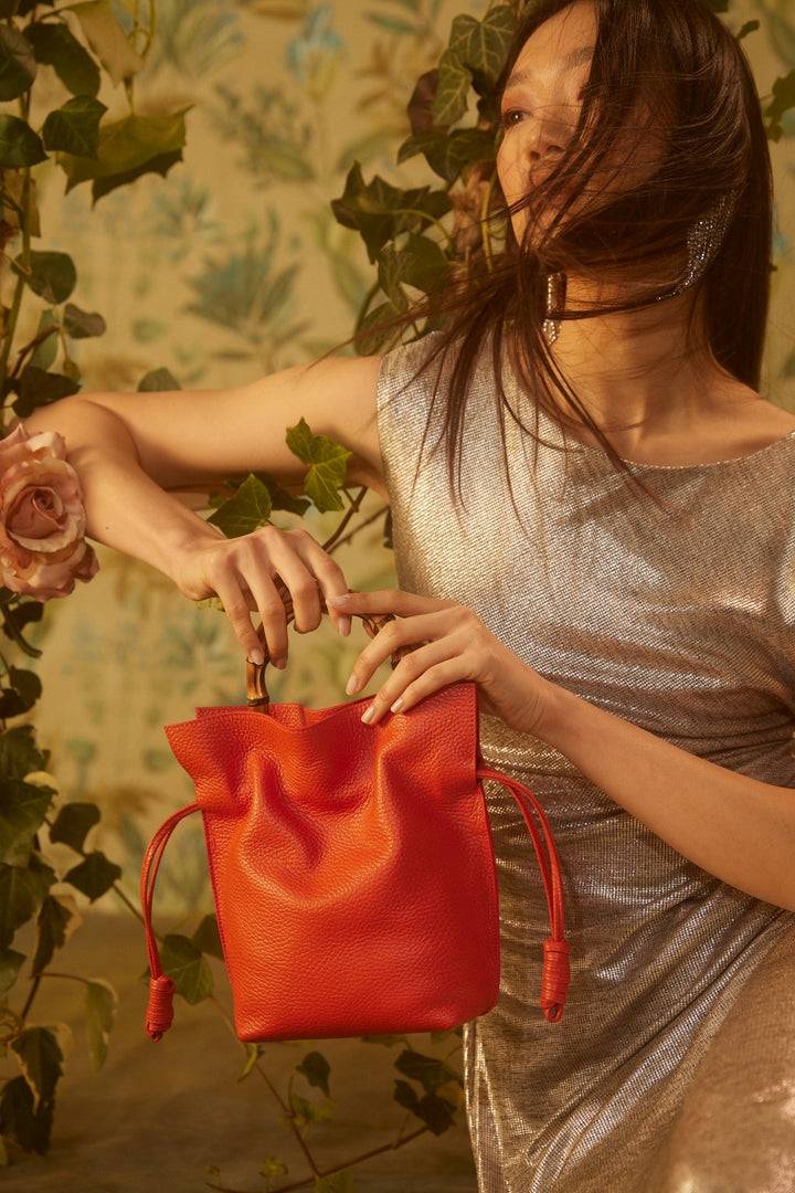 Roberta Gandolfi Silvana small borsa a mano in pelle martellata con manico in vero legno di bambù e tracolla staccabile e regolabile Negozio