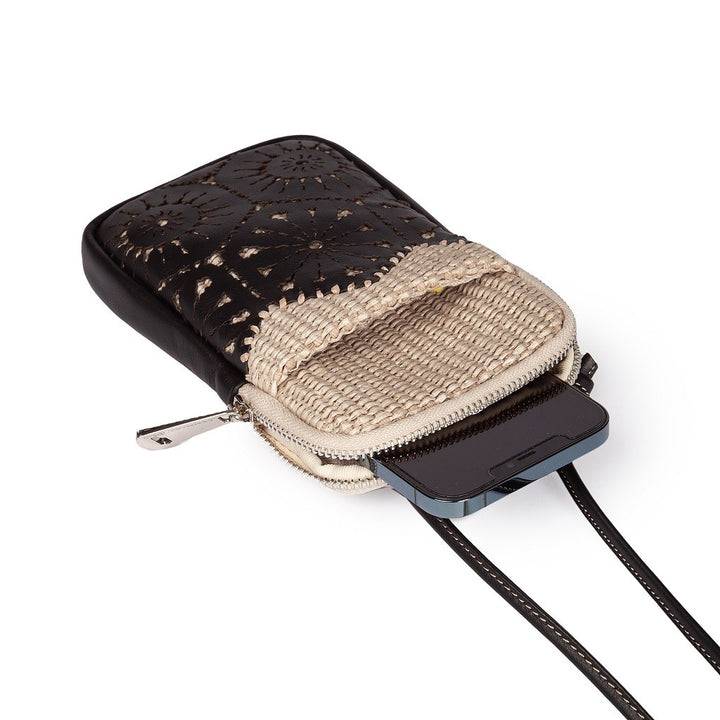 Roberta Gandolfi Giulia phone holder in rafia e pelle il pannello tagliato al laser è interamente cucito a mano con tracolla staccabile 2025