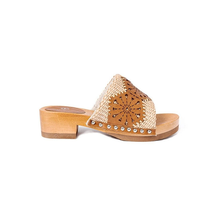 Roberta Gandolfi Sandalo Giulia platform in legno e tomaia in rafia e pelle di vitello laserata con disegno pizzo geometrico In Linea