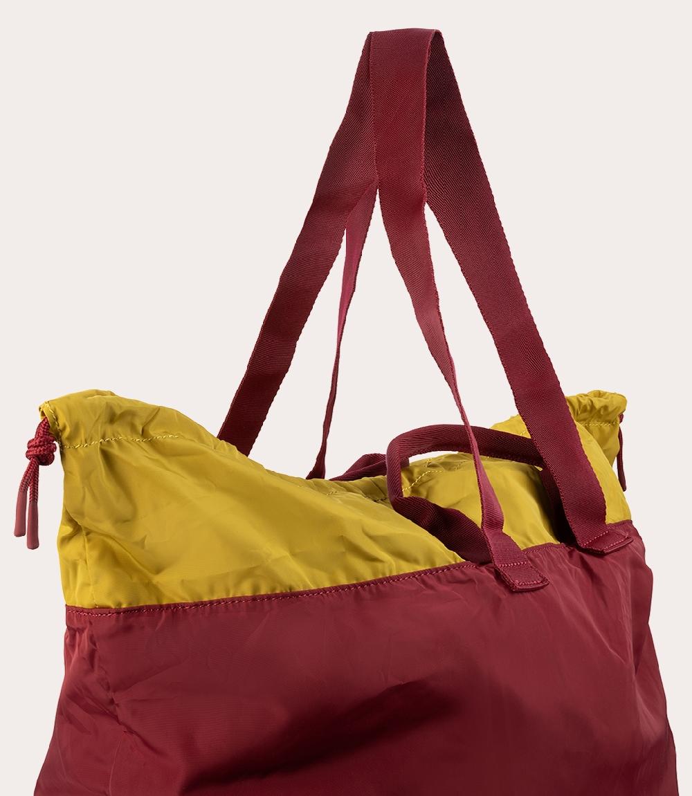 Tucano Borsa shopper pieghevole in materiale ottenuto dalla plastica riciclata Shopping Online