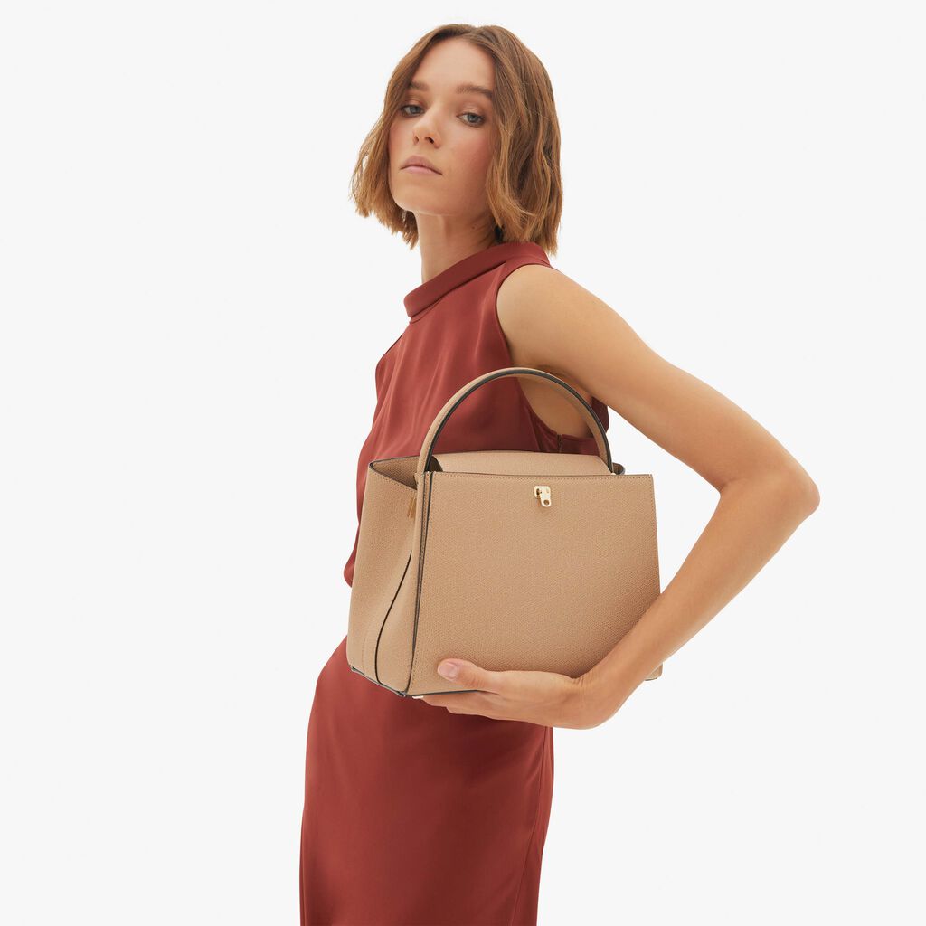 Valextra Borsetta a mano in Pelle Beige con tracolla | Valextra Brera Presa