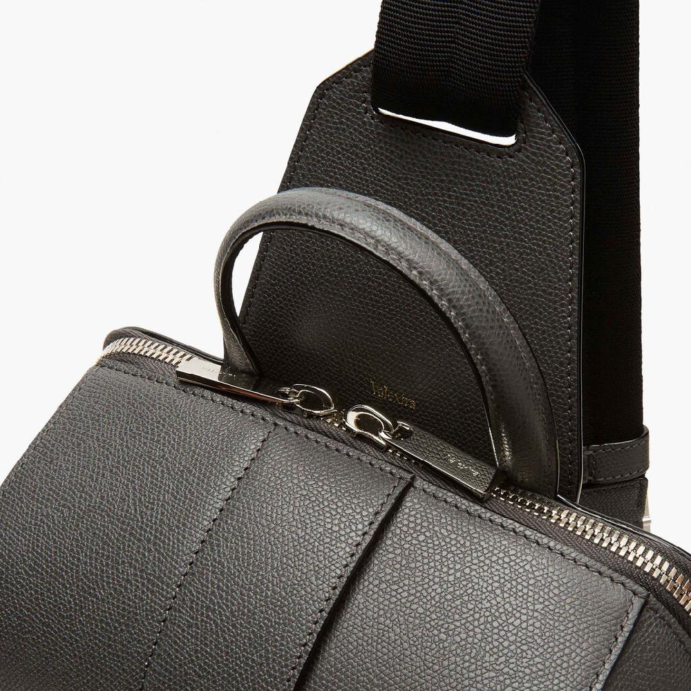 Valextra Zaino monospalla elegante in Pelle Grigia | Valextra V-Line In Saldo