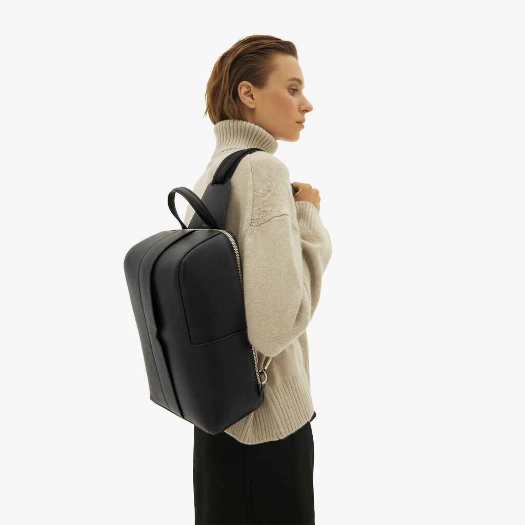 Valextra Valextra V-Line: Zaino monospalla con porta iPad in Pelle Nera Qualità
