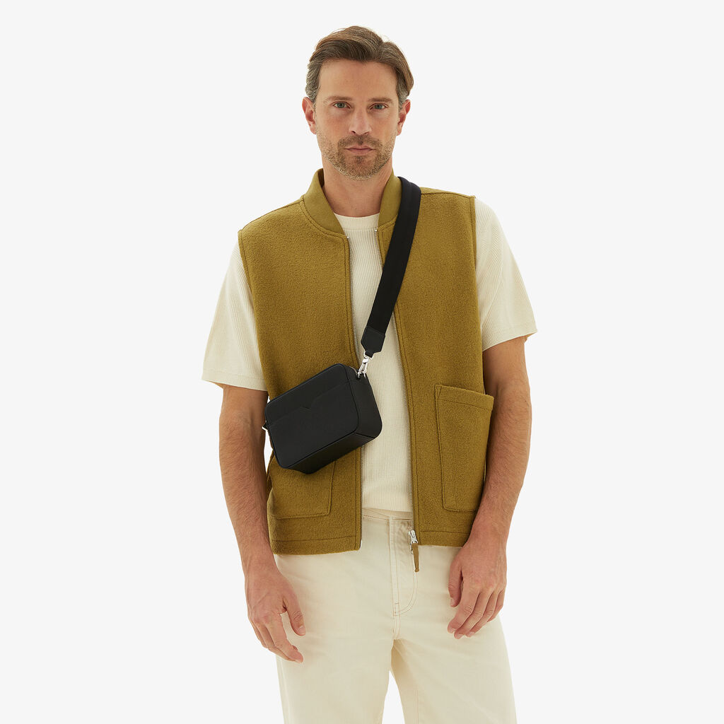 Valextra Borsa a tracolla da Uomo di Lusso Pelle Nera | Valextra V-Line 2025