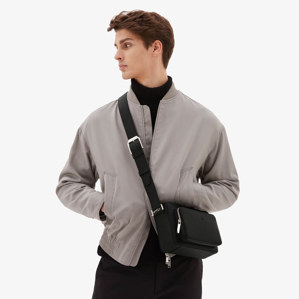 Valextra Borsa compatta Reporter in Pelle Nera | Valextra V-Line Presa