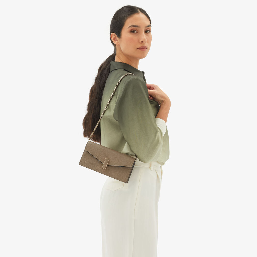 Valextra Clutch da Donna in Pelle Marrone di Lusso | Valextra Iside Shopping Online