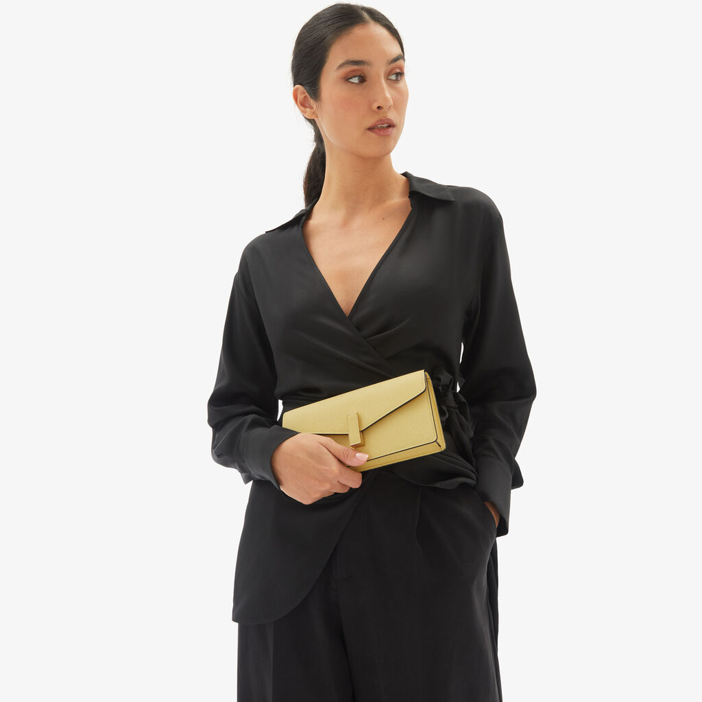 Valextra Clutch Donna di Lusso in Pelle Gialla con catena | Valextra Iside Ultimi tre giorni