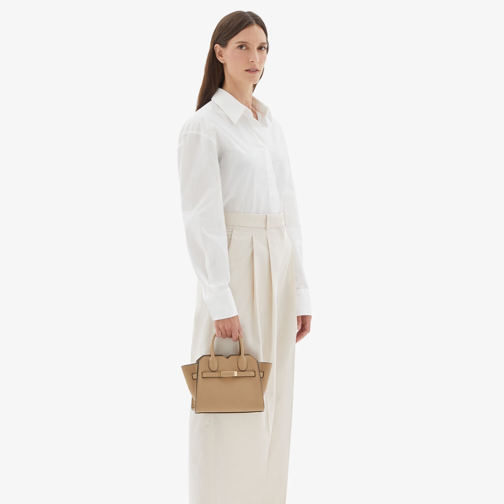 Valextra Borsa a Tracolla Milano Micro | Pelle di vitello Millepunte Soft | Beige Cashmere | Valextra Fino al 50% di sconto