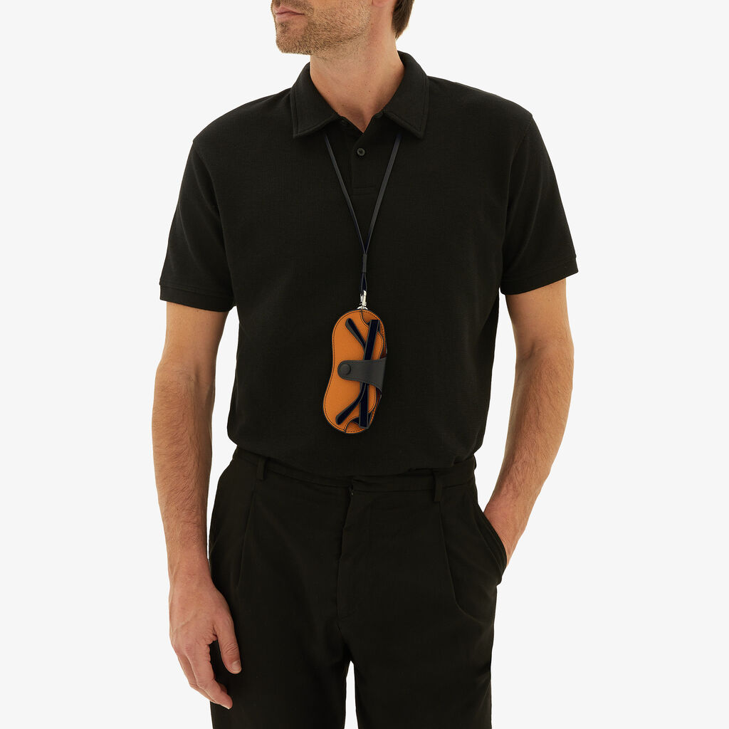Valextra Porta occhiali in Pelle Marrone e Nera con tracolla | Valextra Negozio
