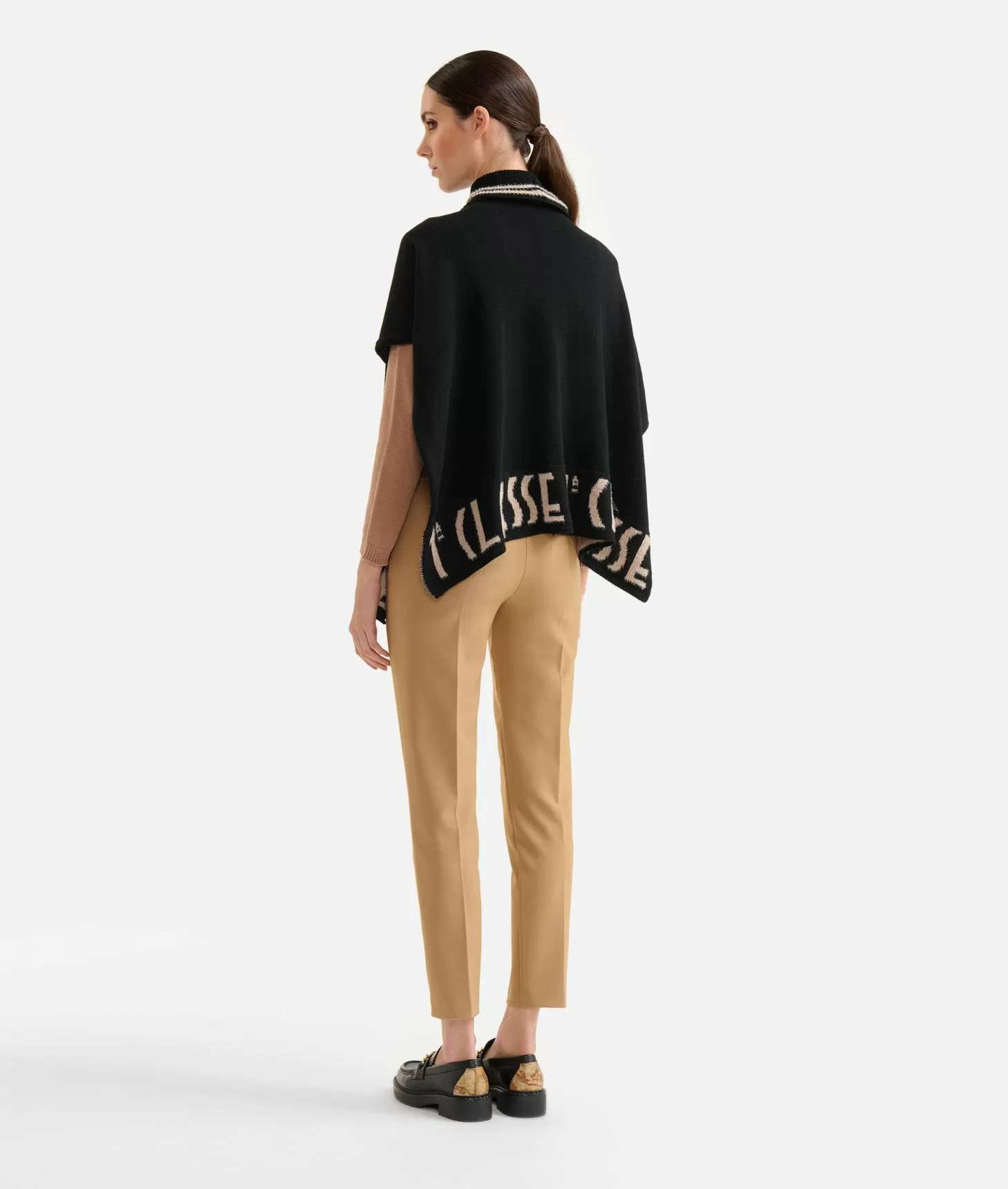 Alviero martini 1a classe Poncho a collo alto con logo Nero Comprare a buon mercato